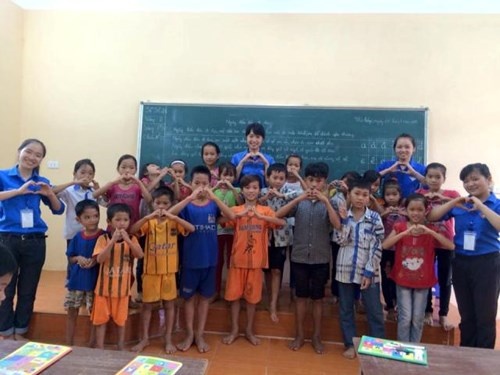 thủ khoa đầu ra trường phương đông ảnh 2 thu khoa dau ra truong phuong dong anh 2