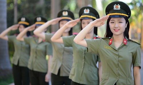 Bon thi sinh diem cao khong duoc dac cach vao nganh cong an hinh anh