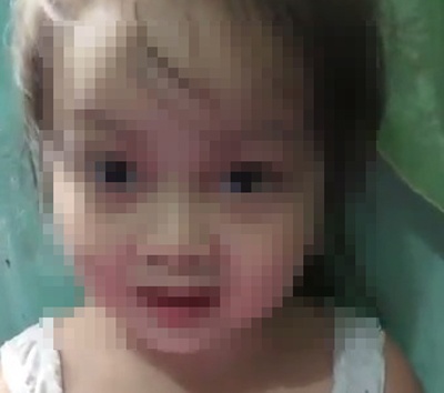 Be 4 tuoi to bi co giao danh, hieu truong noi camera hong hinh anh