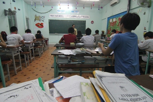 duoi viec giao vien neu day them,  hoc them anh 1