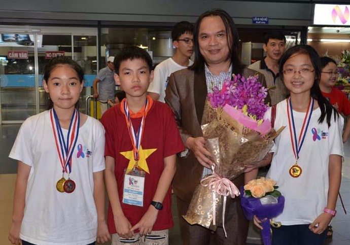 'Nhieu nguoi muon con ra nuoc ngoai thi Toan lam dep ho so' hinh anh