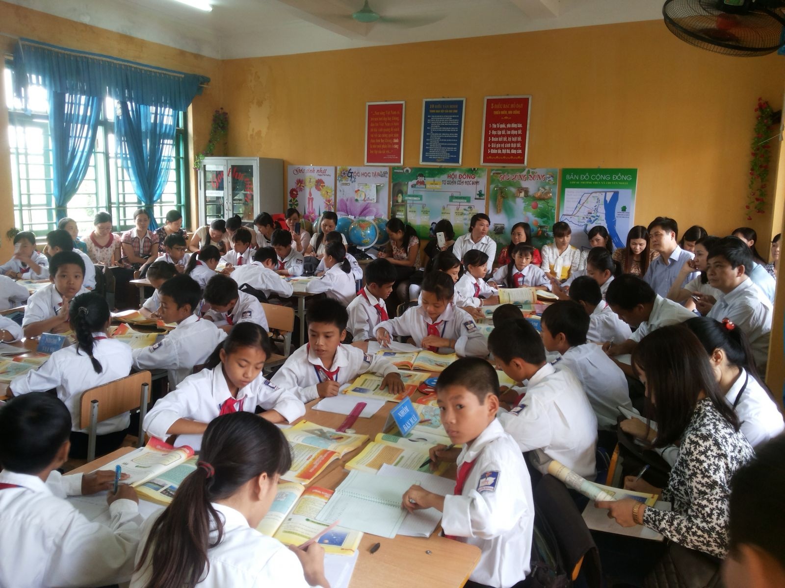 anh du gio lop hoc anh 8