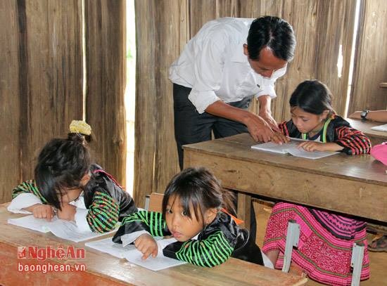 tre dan toc hoc chu anh 6