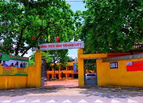 người lạ đón trẻ trong trường ảnh 1 nguoi la don tre trong truong anh 1