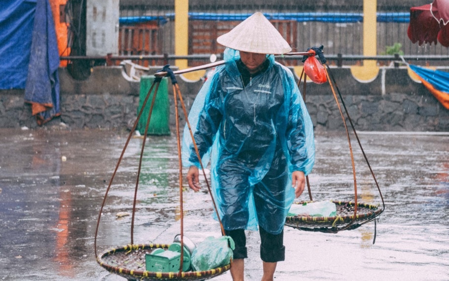 Bai van 10 diem ve nguoi lao dong khong co ngay nghi le hinh anh