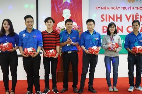 Nghia cu cao dep noi giang duong hinh anh