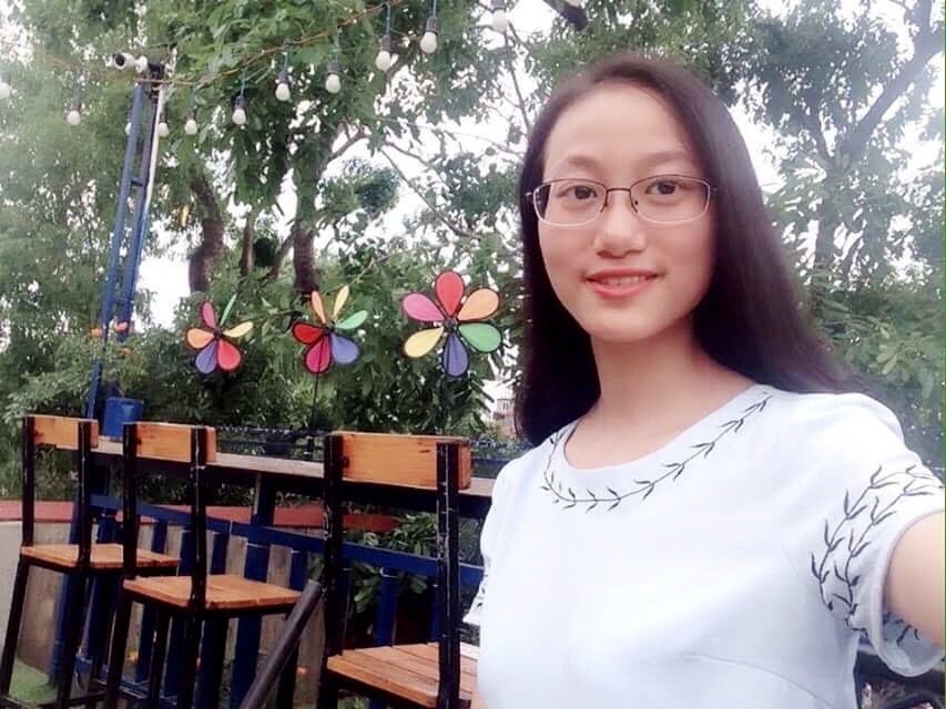 Nu sinh su pham tro tai viet chu nguoc hinh anh