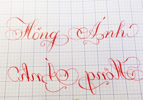 Nu sinh co biet tai viet chu nguoc dep nhu in hinh anh