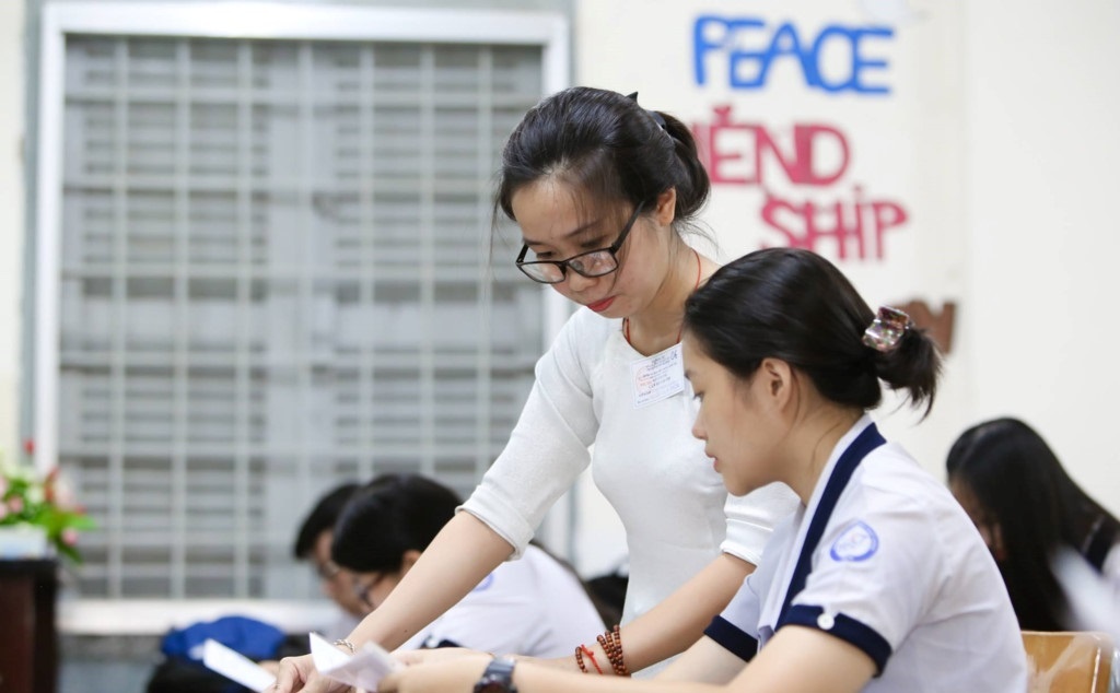 Bai giai 24 ma de mon Toan thi THPT quoc gia hinh anh