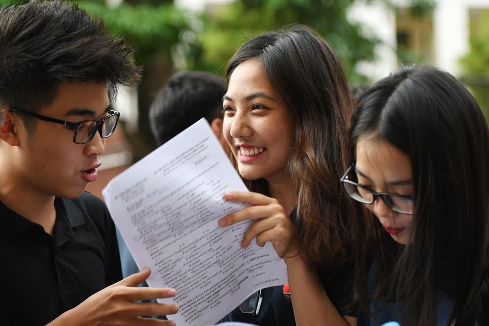 Lan dau thi sinh thi trac nghiem Lich su, Dia ly, Giao duc cong dan hinh anh