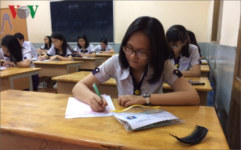 Cham thi THPT quoc gia 2017 anh 1