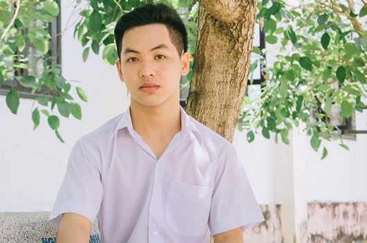 Nam sinh dat 10 diem Van: 'Em hoc gioi khong phai vi doc ngon tinh' hinh anh