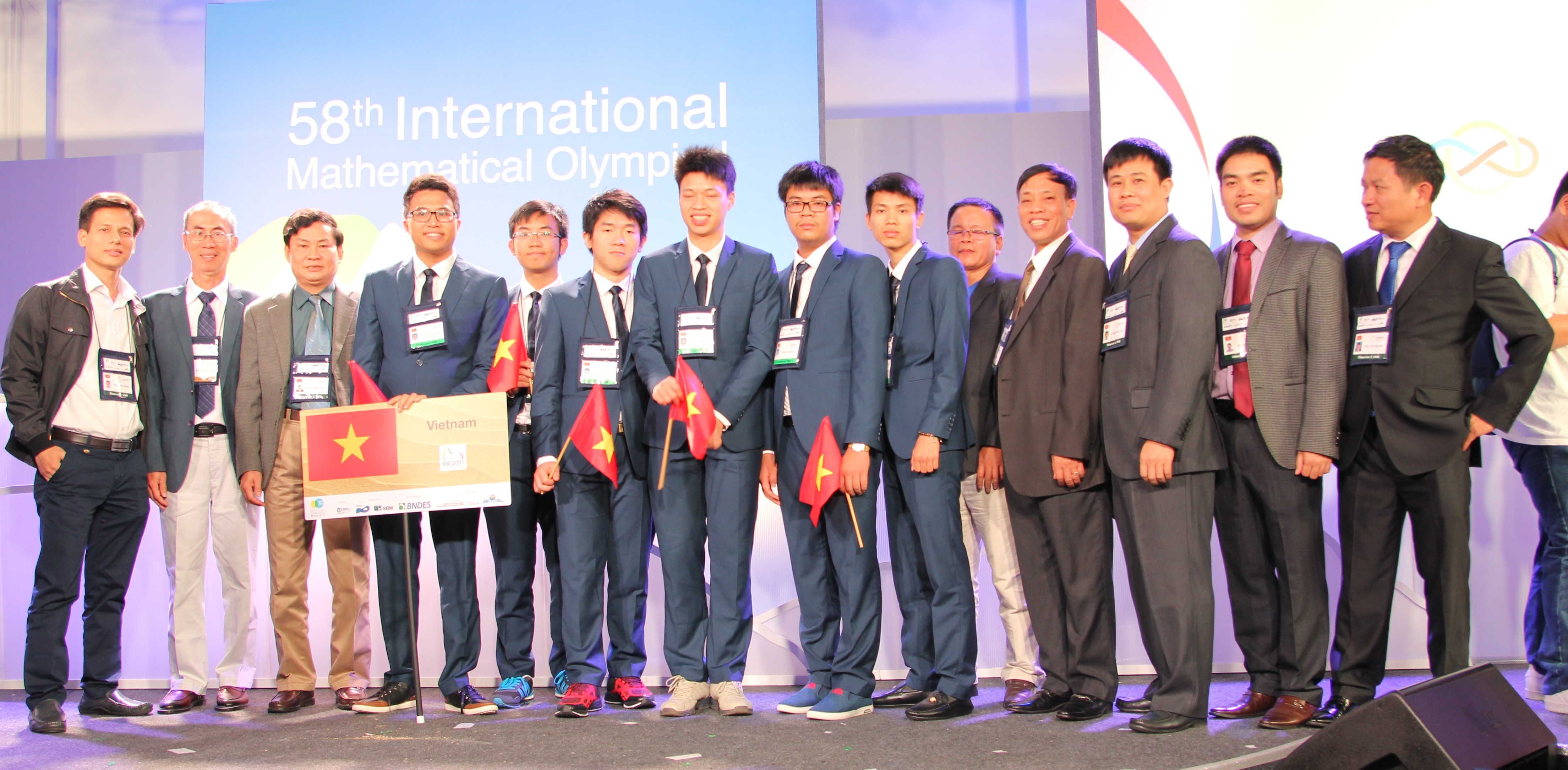 huy chương vàng olympic toán quốc tế ảnh 2 huy chuong vang olympic toan quoc te anh 2