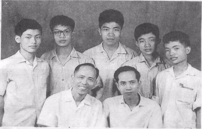 Nhung nguoi dau tien thi Olympic Toan quoc te nam 1974 gio ra sao? hinh anh