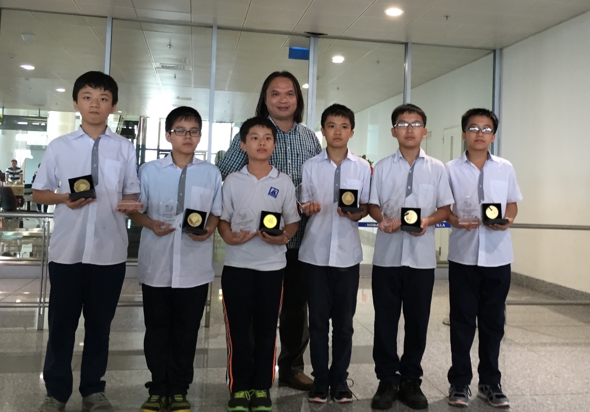 huy chương vàng olympic toán quốc tế ảnh 2 huy chuong vang olympic toan quoc te anh 2