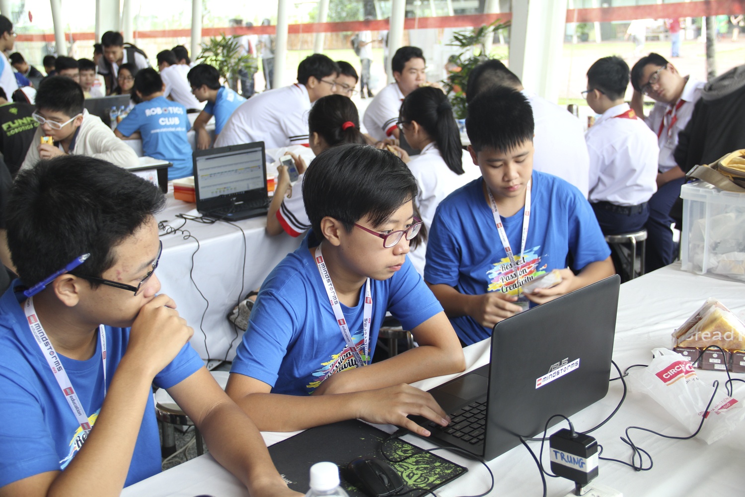 Viet Nam cu 4 doi du thi Robotics quoc te hinh anh