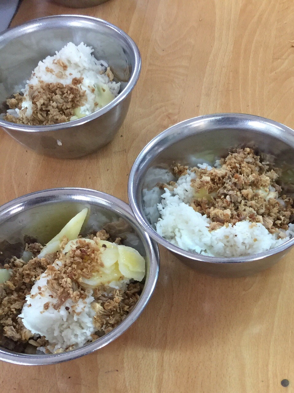 bữa cơm ở trường nam trung yên  ảnh 1 bua com o truong nam trung yen anh 1