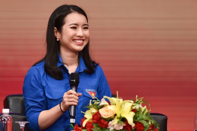 Khanh Linh dan chuong trinh doi thoai voi Jack Ma hinh anh