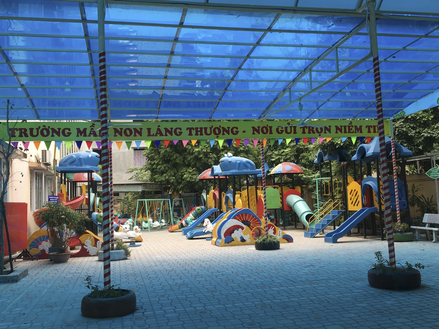 hieu truong bi to thu tram trieu sai quy dinh anh 1