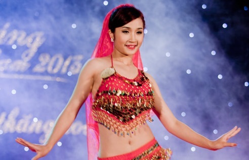 Hoa khoi su pham mua bung uyen chuyen hinh anh