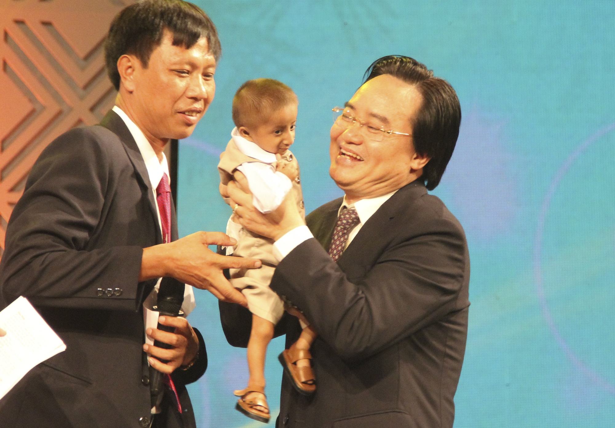 Chuyen thay giao hoi sinh cau hoc tro cao 58 cm, nang 3,9 kg hinh anh