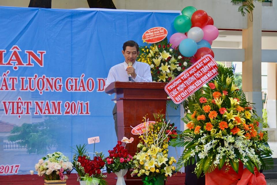 thay hieu truong dot ngot qua doi anh 1