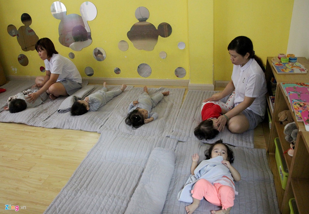 tre 3 thang hoc mam non anh 1