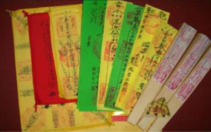 Ban bua thi do gia 3,5 trieu dong cho sinh vien Sai Gon hinh anh
