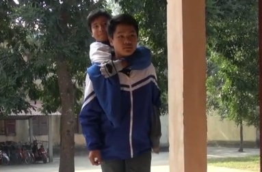 8 nam dua ban den truong hinh anh