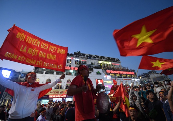Cong ty mo tiec cho nhan vien an mung sau chien thang cua U23 Viet Nam hinh anh