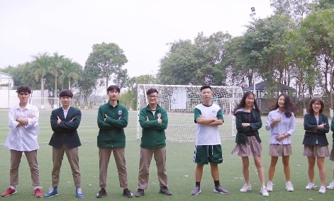 Hoc sinh Doan Thi Diem Ecopark gui loi chuc 'Viet Nam vo dich' hinh anh