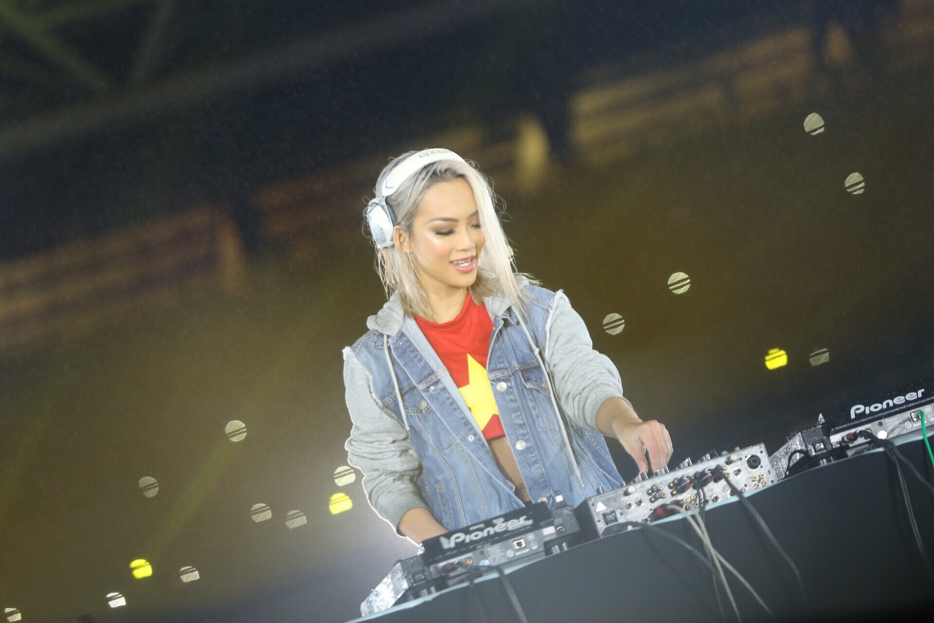 Man bieu dien soi dong cua DJ King Lady hinh anh