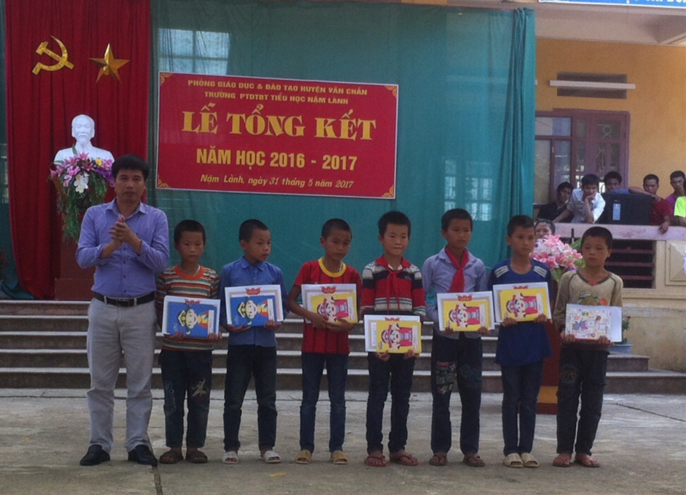 thuong tet giao vien vung cao anh 1