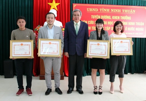 sinh vien viet thu khoa tai my anh 1