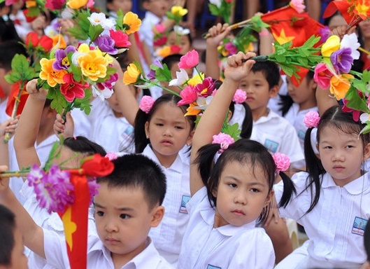 Ca xa hoi mong cho su thay doi tu chuong trinh giao duc moi hinh anh