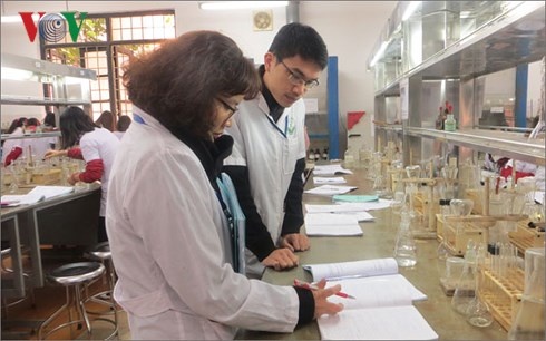 nha khoa hoc tre tu choi luong ngan do anh 2