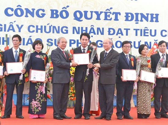 Lui thoi han bao cao ra soat cong nhan giao su, pho giao su hinh anh