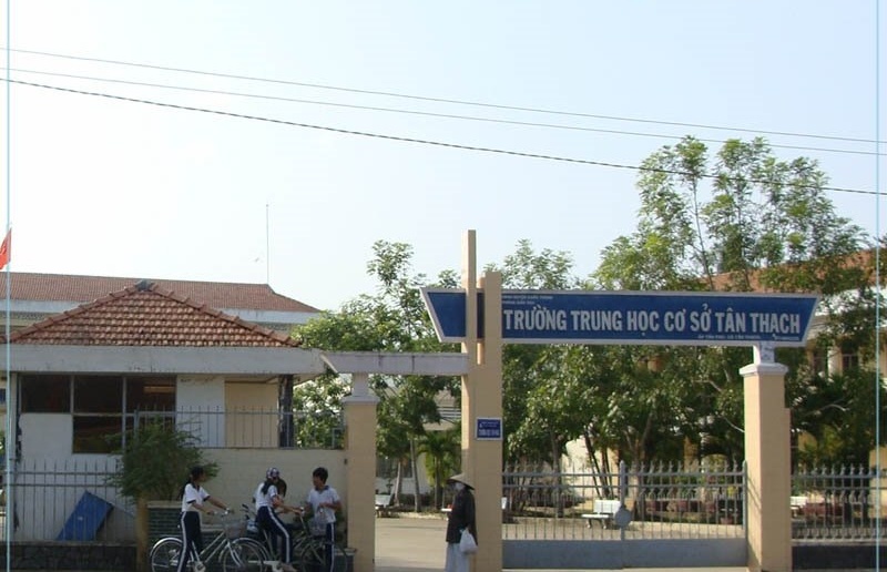 Bo GD&DT chi dao kiem tra vu hoc sinh lop 8 bop co giao vien hinh anh