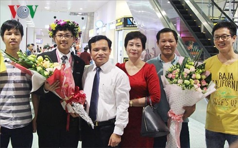 olympic vat ly danh hoc bong toan phan anh 1