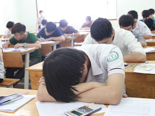 Hang nghin sinh vien bi duoi o Sai Gon: Hay trach nguoi hoc luoi bieng hinh anh