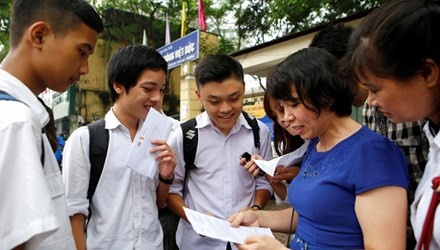 Phu huynh lo lang, hoc sinh cang minh hoc them hinh anh