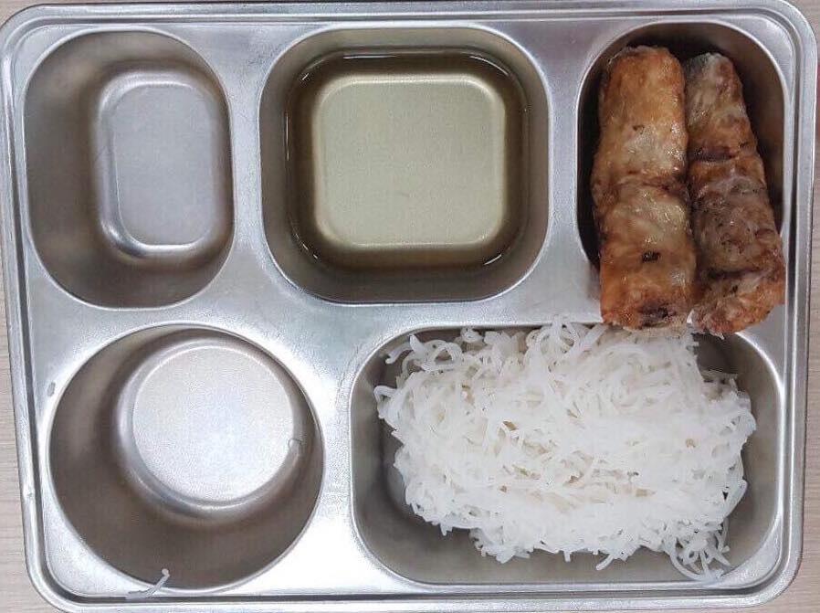 Chi 50.000 dong mot ngay, phu huynh truong Ban Mai to bua an ngheo nan hinh anh