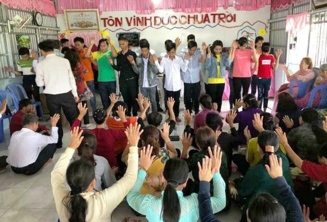 Ngan chan Hoi Thanh Duc Chua Troi xam nhap vao truong hoc hinh anh