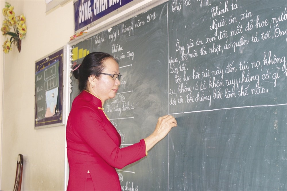 Chuyen ve dong nghiep cua 'co giao quy xin loi' hinh anh