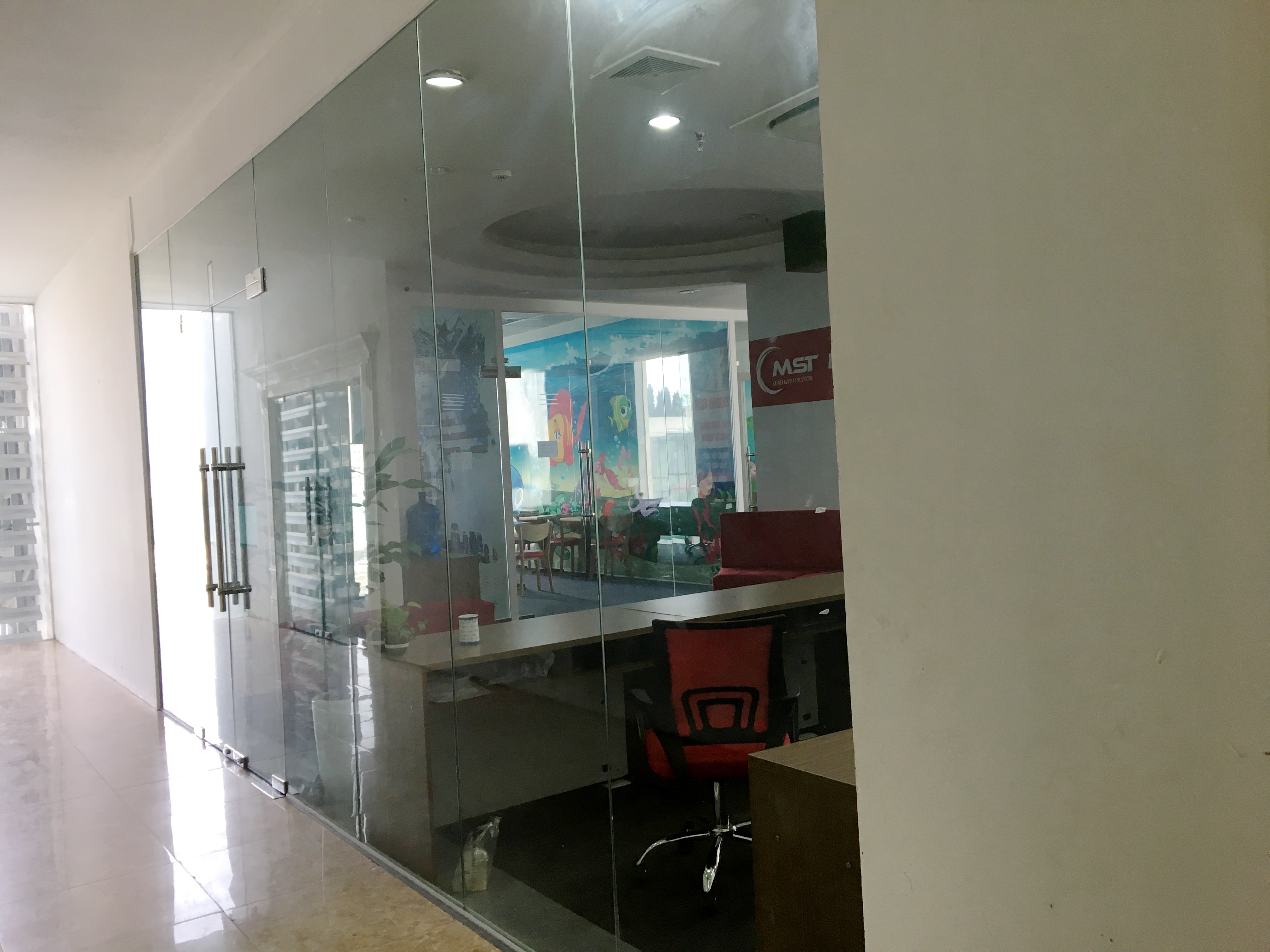 MST English thao do bien hieu sau vu co giao chui hoc vien 'oc lon' hinh anh