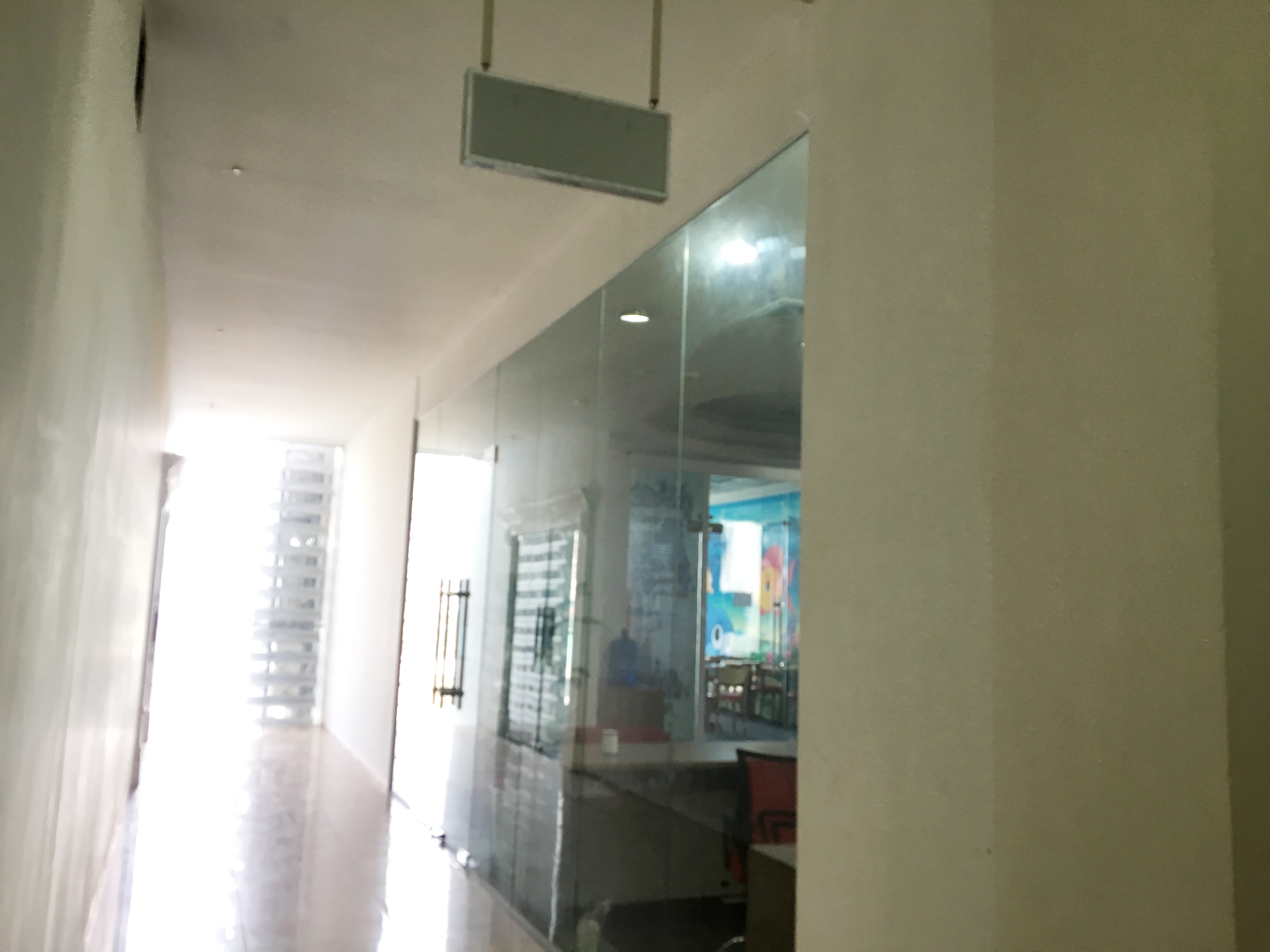 co giao tieng anh chui hoc sinh anh 1