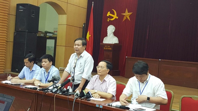 thay giao lot de thi ra ngoai anh 1