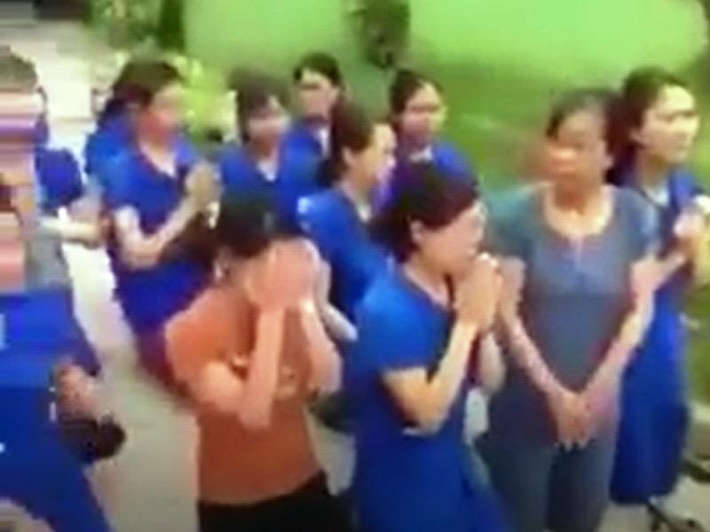 Nhieu co giao quy, chap tay ben xe hoi chu tich thi tran hinh anh