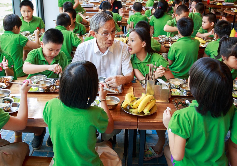 Co ban cung lop mat truoc ngay tot nghiep pho thong hinh anh