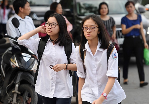 Ha Noi ha diem trung tuyen bo sung chuong trinh song bang hinh anh